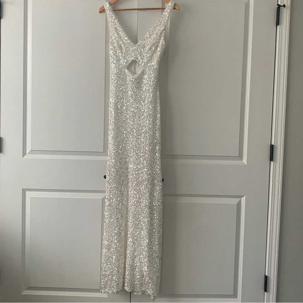 Betsy Adam V-Neck Cutout-Detail Sequinned IvorySilver 4 - Picture 13 of 16